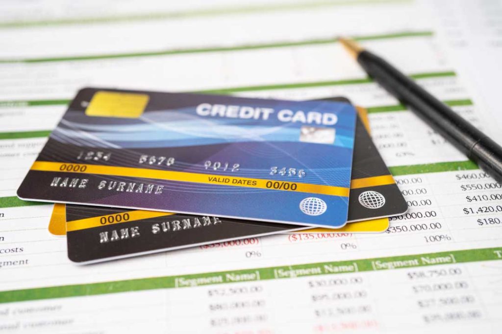 Credit card and planner showing shopping expenses and reminders for monthly order minimums.